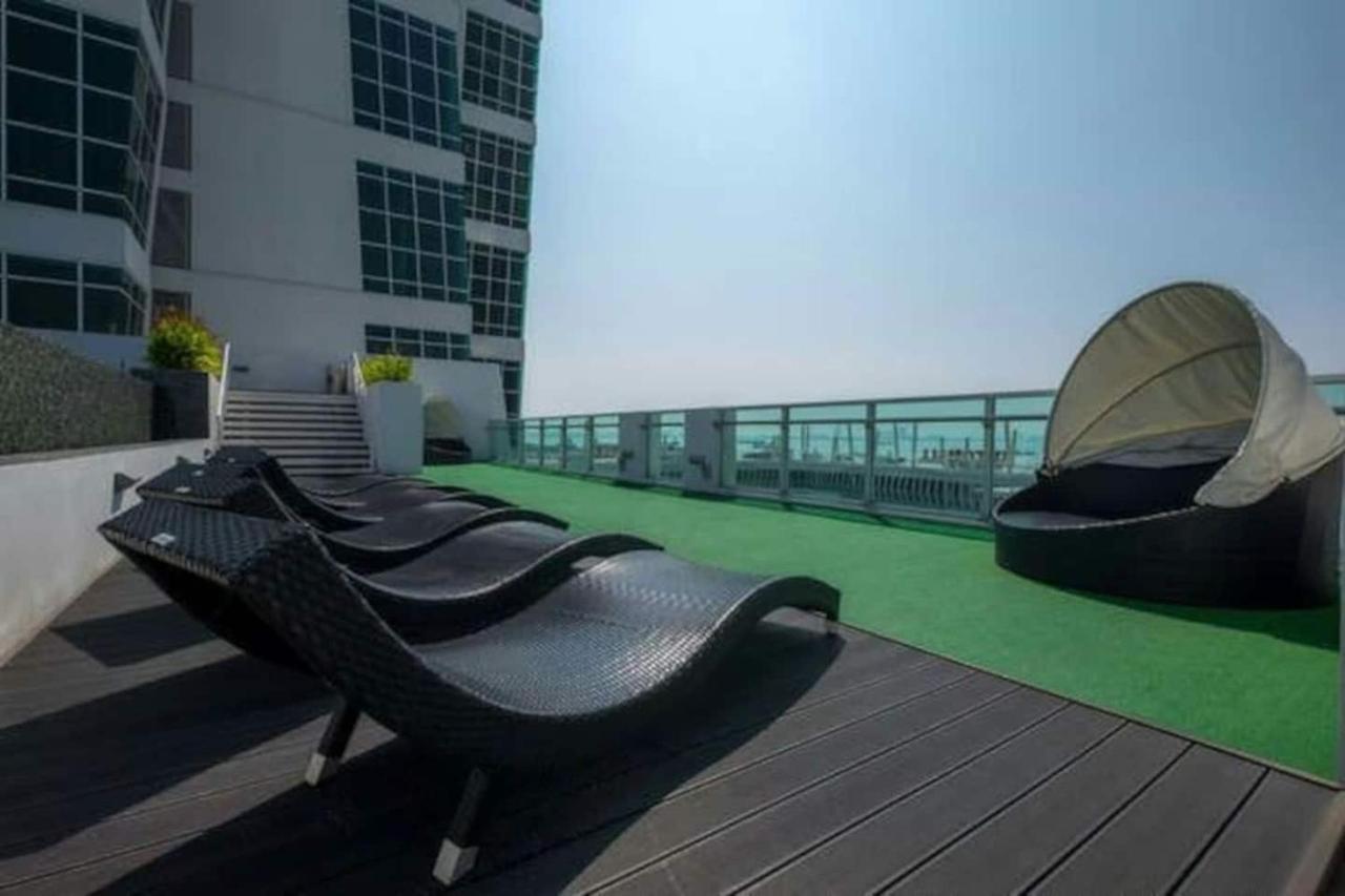 Loft Pano Seaview Suite 2 Bedroom By The Only Bnb Jelutong Exterior photo